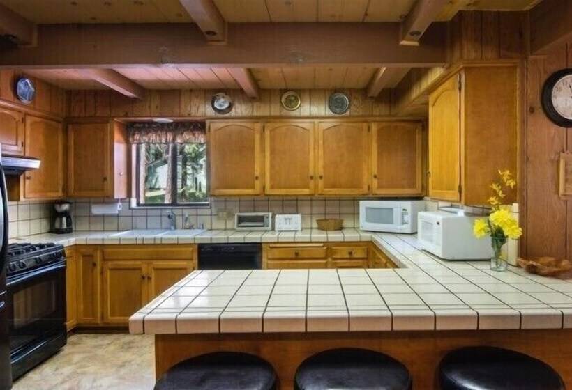 Scenic Wonders Bassett Cabin 5 Bedrooms