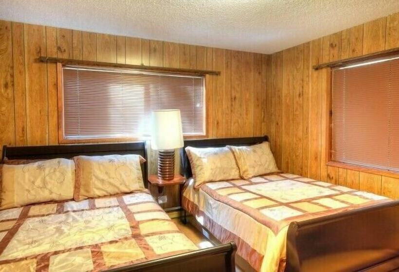 Scenic Wonders Papa Bear Cabin 3 Bedroom