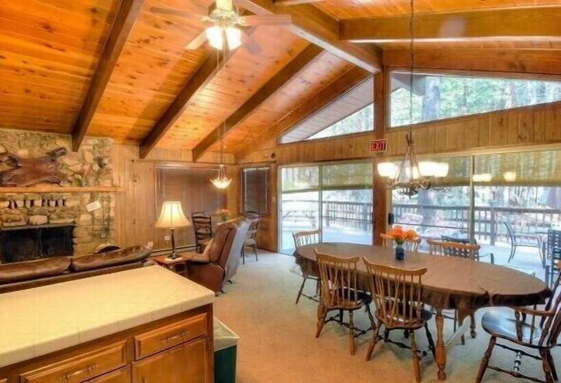 Scenic Wonders Papa Bear Cabin 3 Bedroom