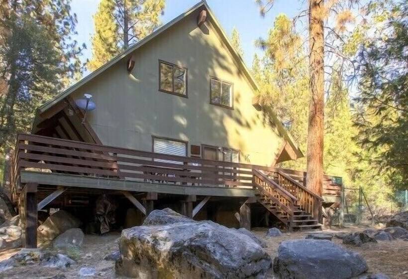Scenic Wonders Yosemite Creekside Loft
