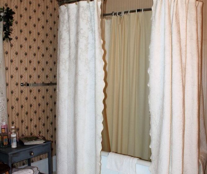 The Bradford House B&b