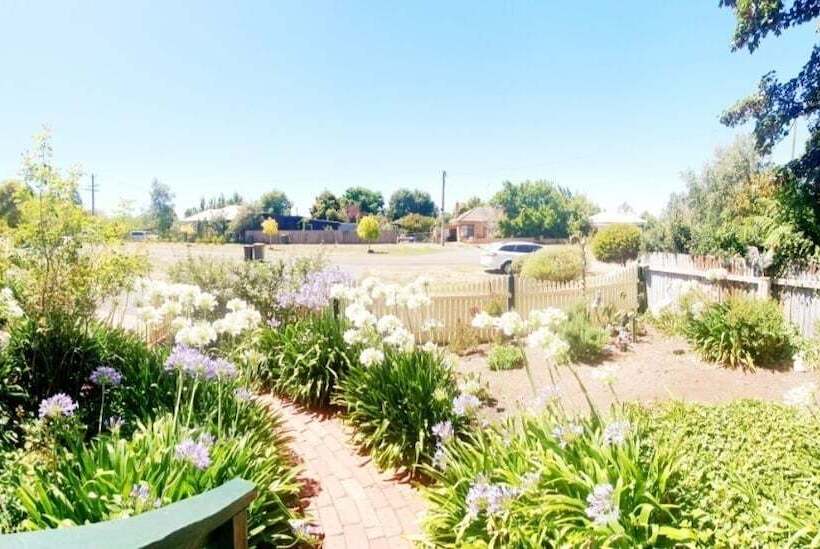 Abelia Cottage Of Daylesford Botanical