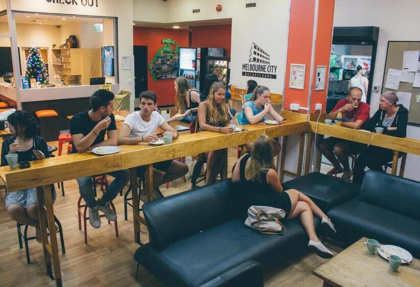 فندق صغير Melbourne City Backpackers