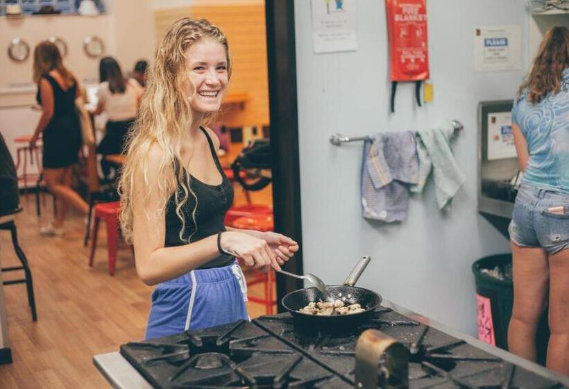 فندق صغير Melbourne City Backpackers