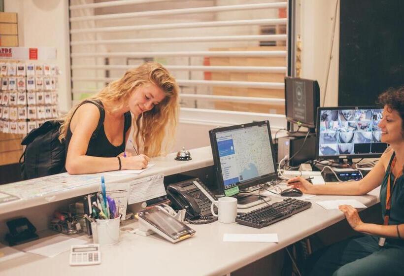 فندق صغير Melbourne City Backpackers