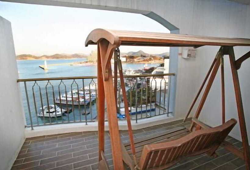 Bay Condo Hotel Tongyeong