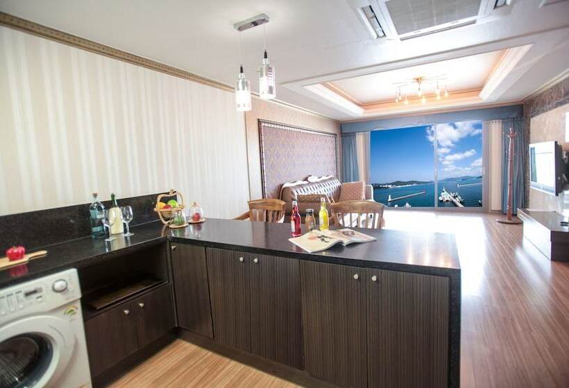 Bay Condo Hotel Tongyeong