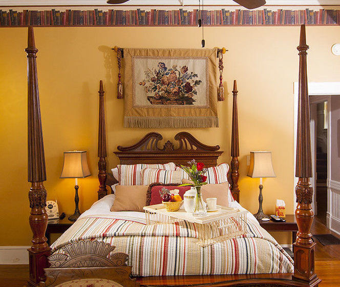 مبيت وإفطار Antebellum Inn