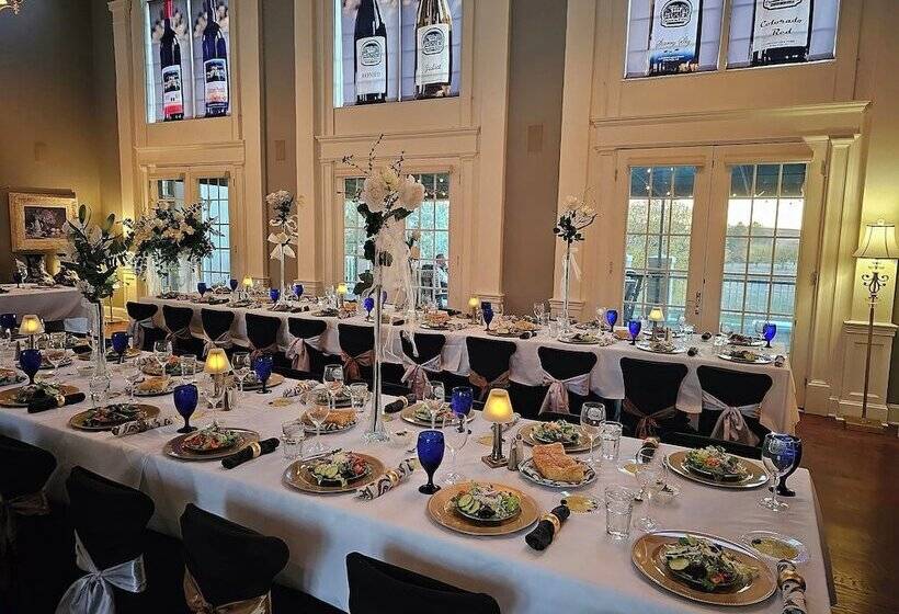 مبيت وإفطار Claremont Inn & Winery