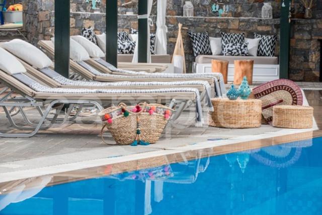 Everest Apartments And Suites