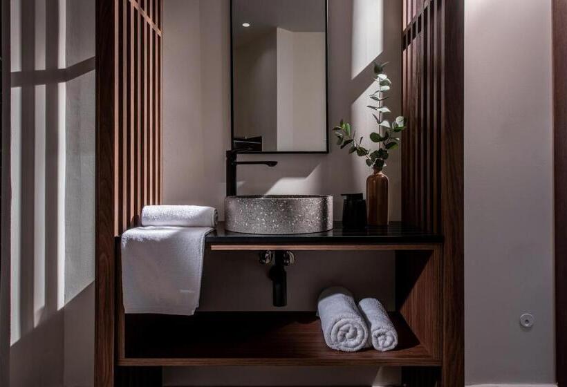 Everest Apartments And Suites