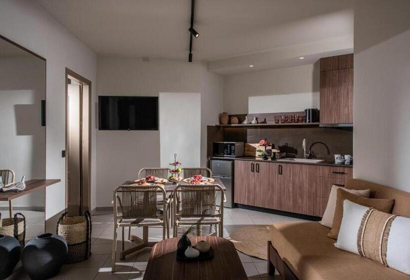 Everest Apartments And Suites