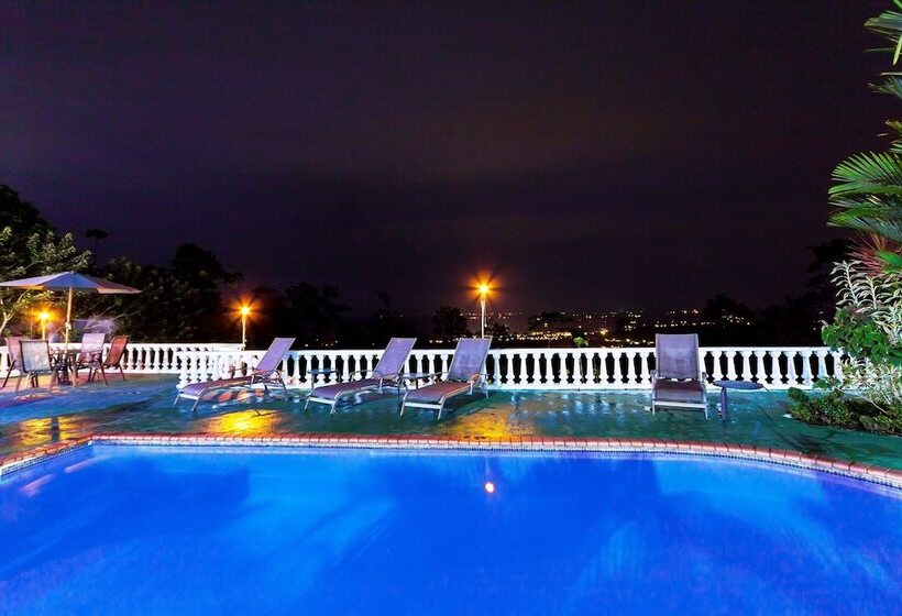 فندق Arenal Waterfall Lodge Villas