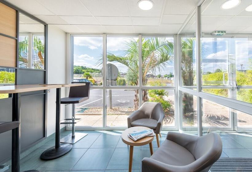 B&b Hotel Creil Chantilly