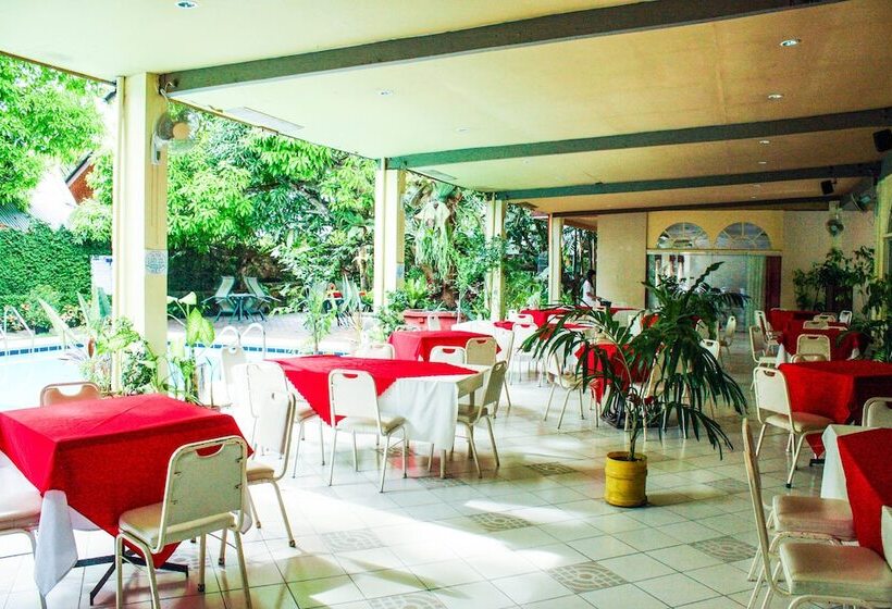 هتل Bohol La Roca