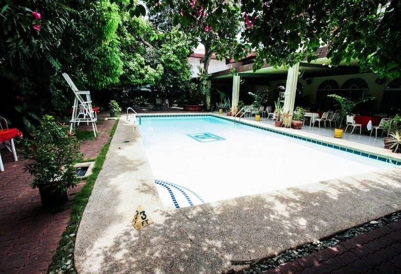 هتل Bohol La Roca