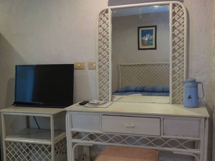 هتل Bohol La Roca