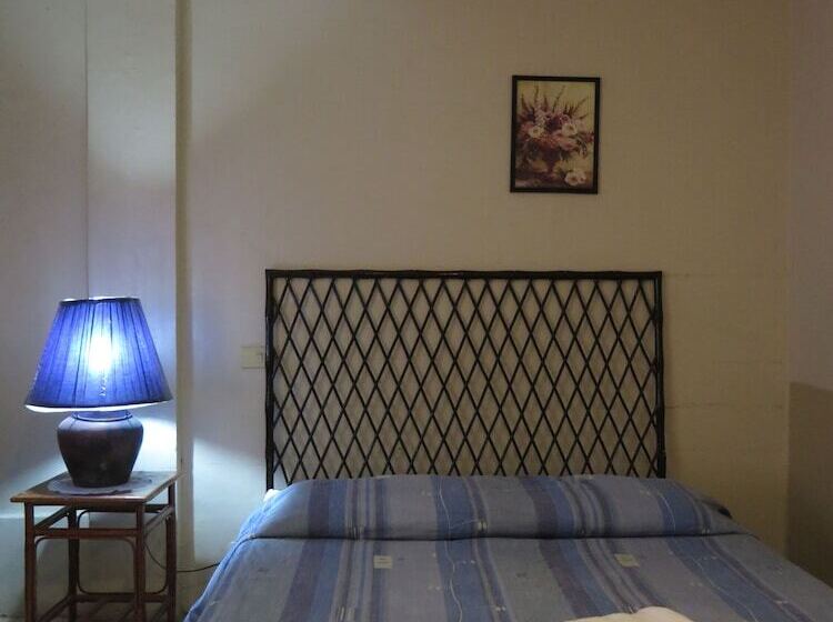 هتل Bohol La Roca