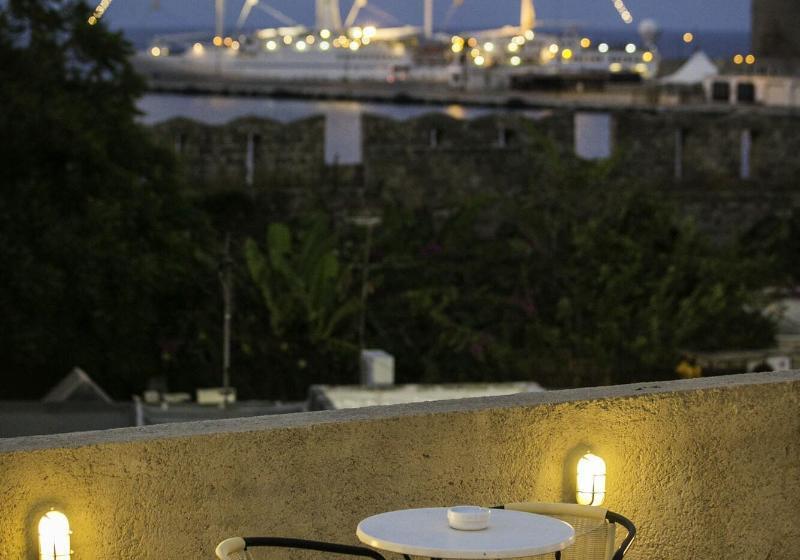 בית מלון כפרי Camelot Traditional & Classic