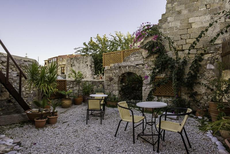 בית מלון כפרי Camelot Traditional & Classic