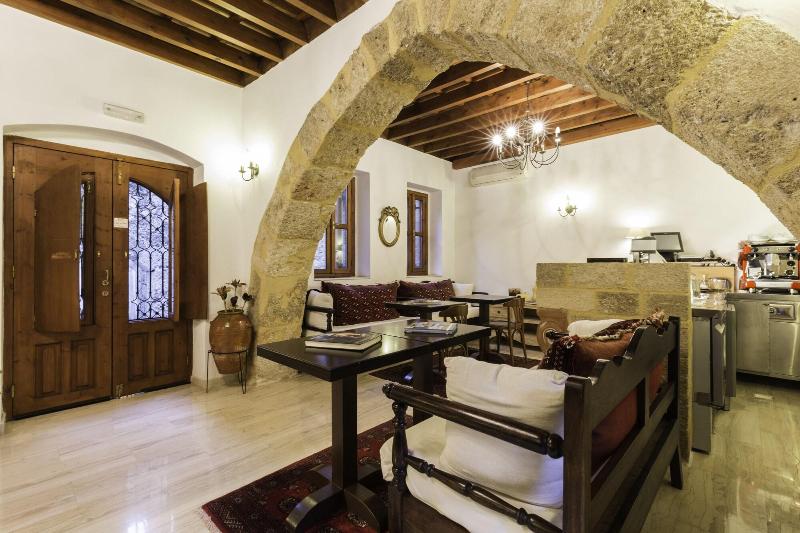 בית מלון כפרי Camelot Traditional & Classic