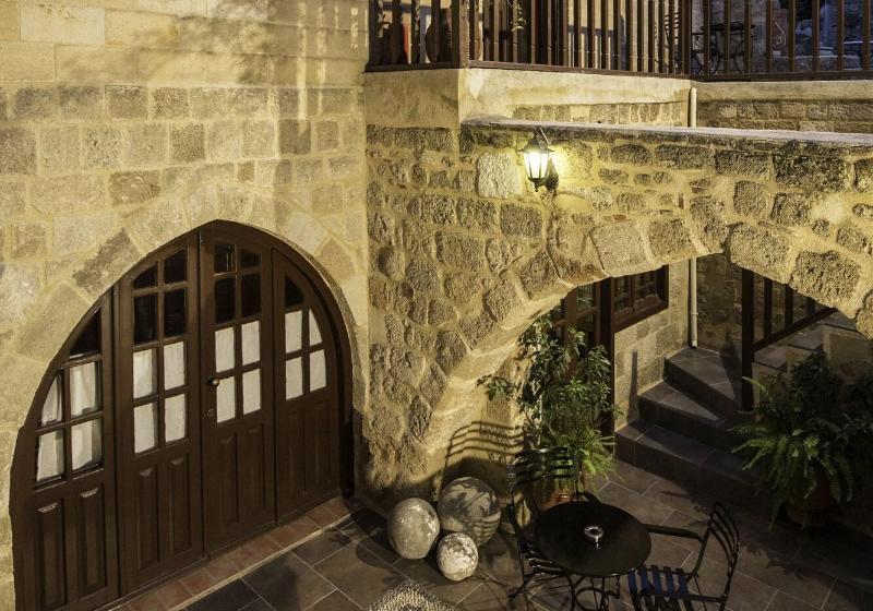 בית מלון כפרי Camelot Traditional & Classic