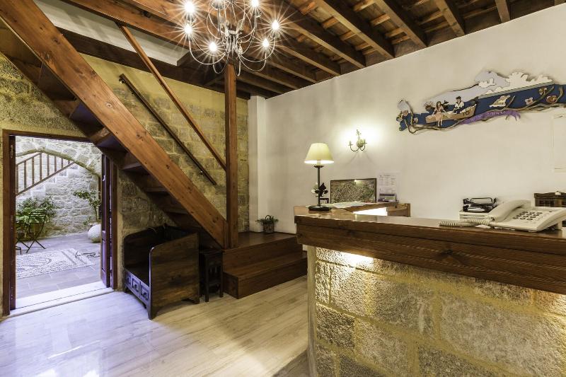 בית מלון כפרי Camelot Traditional & Classic