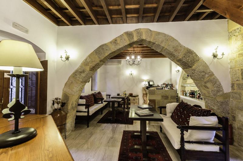 בית מלון כפרי Camelot Traditional & Classic