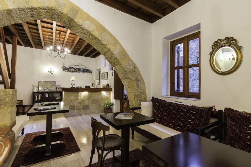 בית מלון כפרי Camelot Traditional & Classic