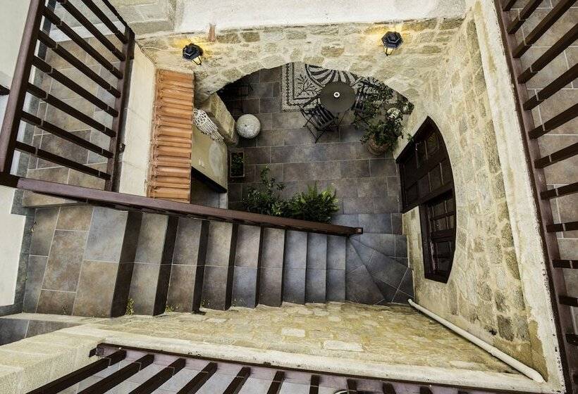 בית מלון כפרי Camelot Traditional & Classic