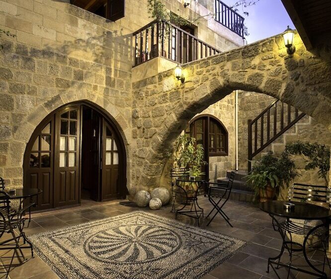 בית מלון כפרי Camelot Traditional & Classic