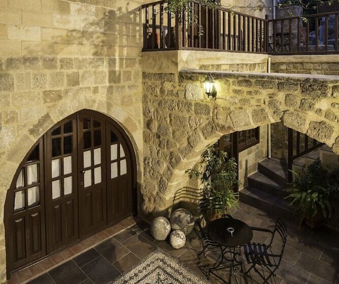 בית מלון כפרי Camelot Traditional & Classic