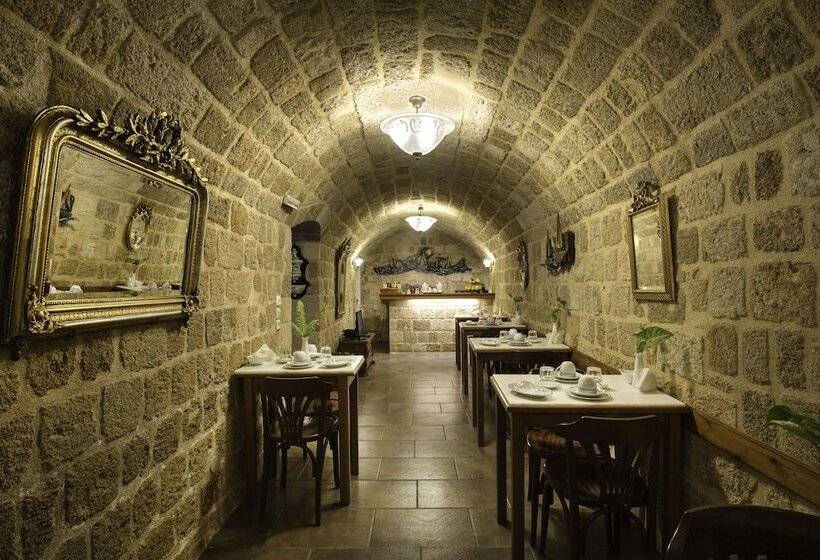 בית מלון כפרי Camelot Traditional & Classic