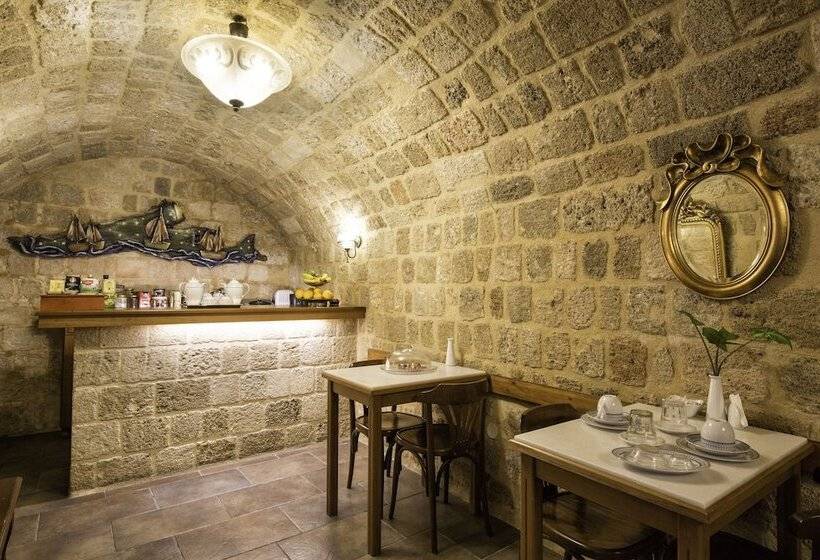 בית מלון כפרי Camelot Traditional & Classic