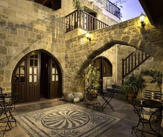 בית מלון כפרי Camelot Traditional & Classic