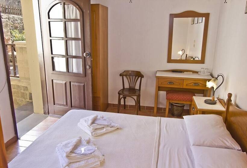 בית מלון כפרי Camelot Traditional & Classic