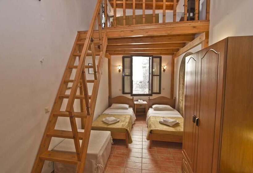 בית מלון כפרי Camelot Traditional & Classic