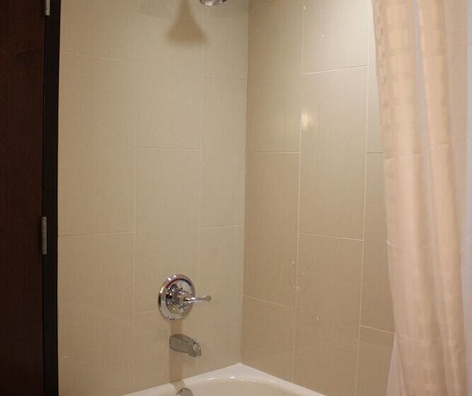 בית מלון כפרי Comfort Inn & Suites Edmonton International Airport