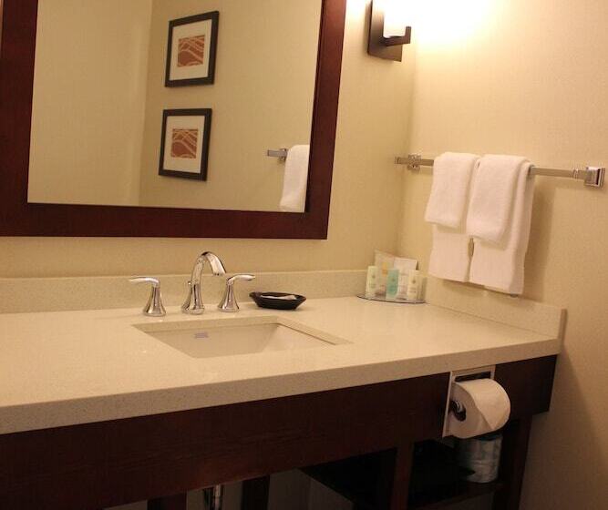 فندق Comfort Inn & Suites Edmonton International Airport