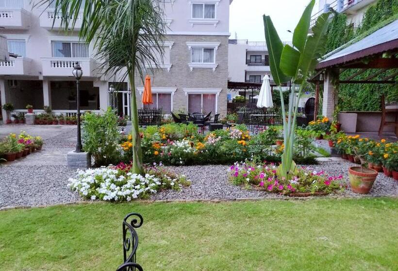 Da Yatra Courtyard Hotel & Resort