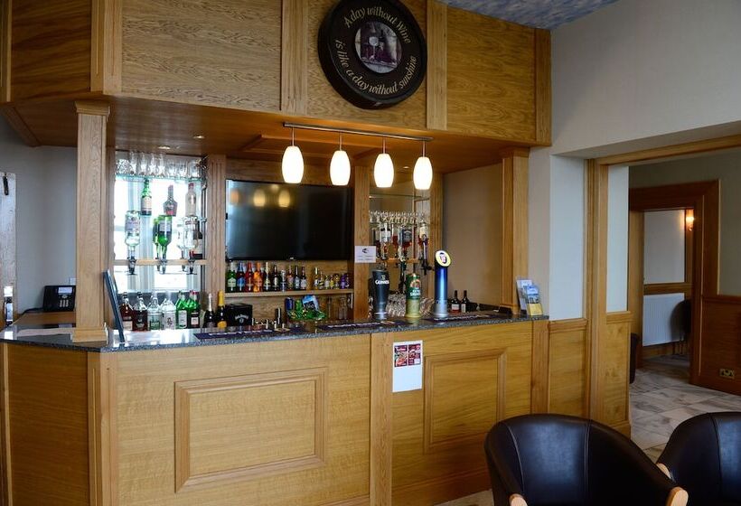 בית מלון כפרי Four Saints Brig Y Don