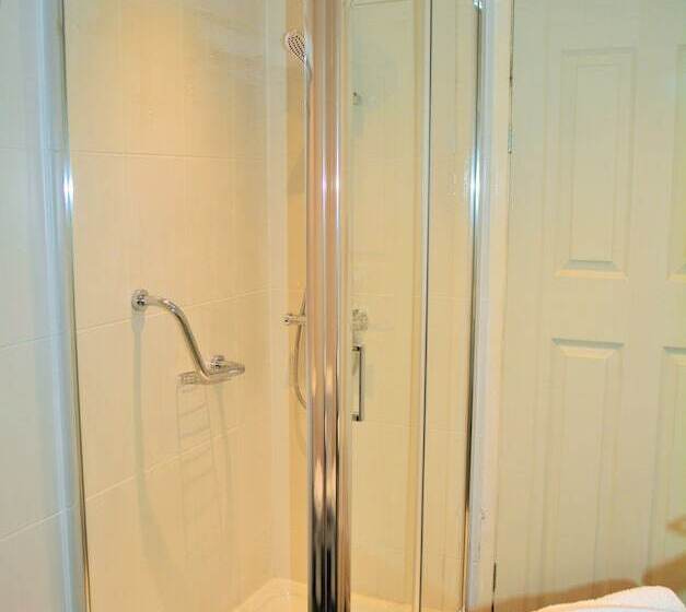 בית מלון כפרי Four Saints Brig Y Don