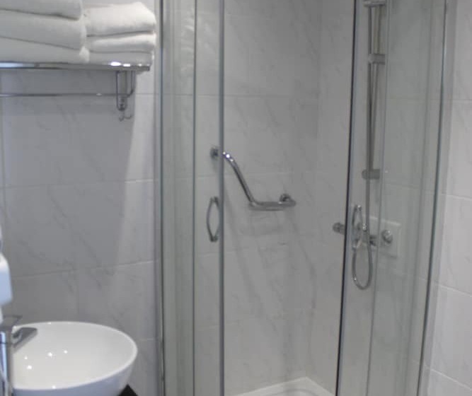 בית מלון כפרי Four Saints Brig Y Don