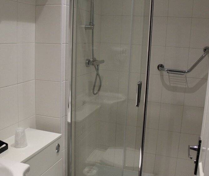 בית מלון כפרי Four Saints Brig Y Don