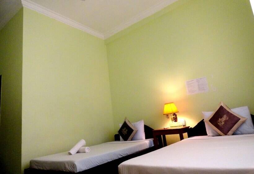 هتل Greenpark Village Guesthouse