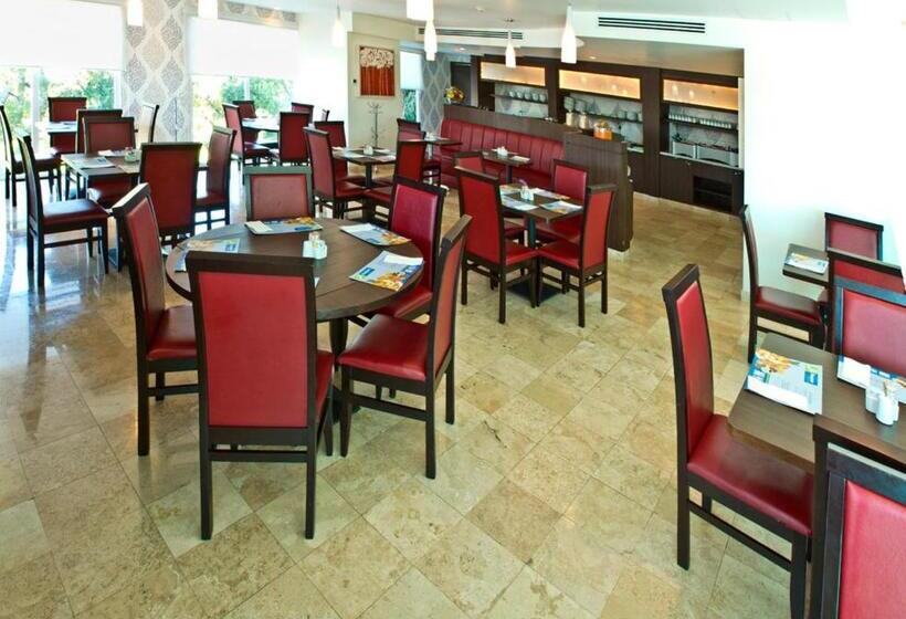 Отель Holiday Inn Express & Suites Queretaro, An Ihg