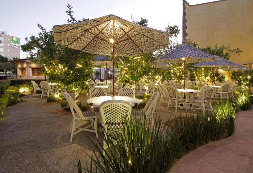 Отель Holiday Inn Express & Suites Queretaro, An Ihg