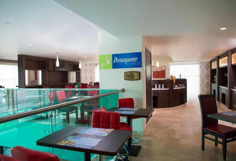 Отель Holiday Inn Express & Suites Queretaro, An Ihg