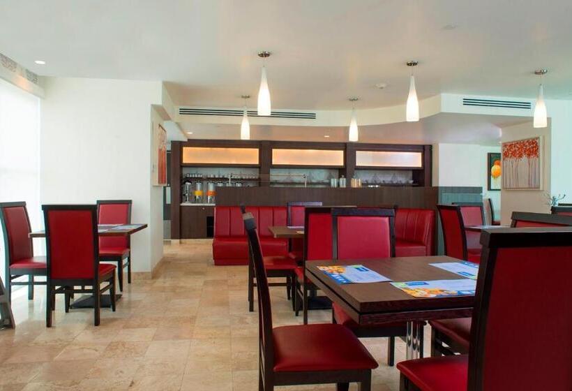 Отель Holiday Inn Express & Suites Queretaro, An Ihg