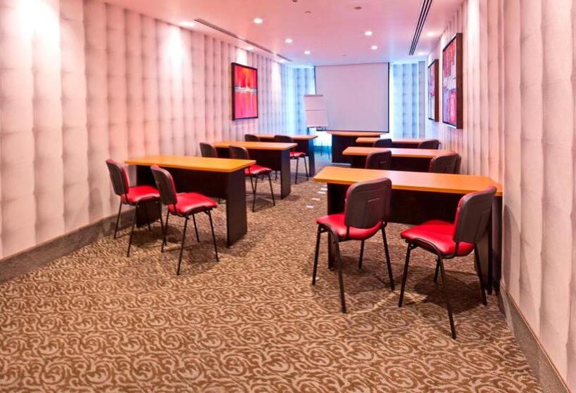 Отель Holiday Inn Express & Suites Queretaro, An Ihg